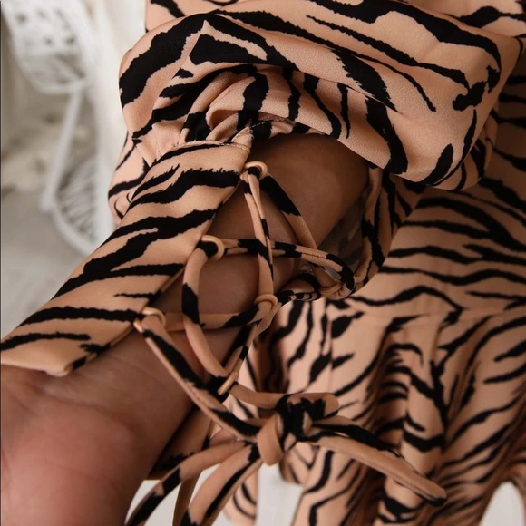 Finders Keepers // Romy Blouse // Tan Tiger - Picture 2 of 2